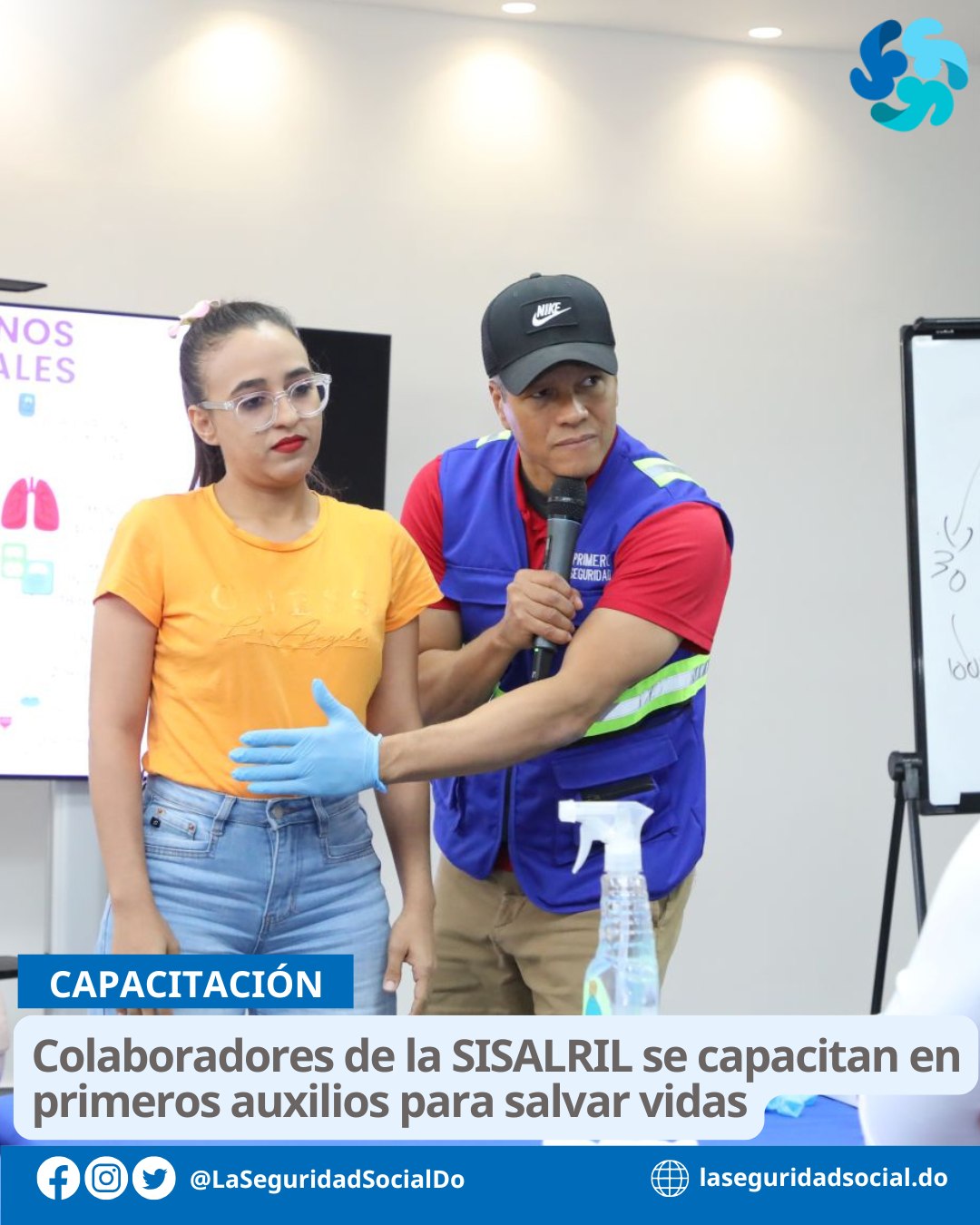 La SISALRIL capacitó a sus colaboradores en técnicas de primeros auxilios para fortalecer su capacidad de respuesta ante emergencias que puedan comprometer la vida.
La jornada, desarrollada en coordinación con el INFOTEP, incluyó formación sobre soporte vital básico, uso de barreras de protección, consentimiento para prestar asistencia, apoyo emocional y manejo adecuado del botiquín.
Los participantes también realizaron ejercicios prácticos y simulaciones para aplicar los procedimientos aprendidos.
Leer más en https://laseguridadsocial.do/colaboradores-de-la-sisalril-se-capacitan-en-primeros-auxilios-para-salvar-vidas/
#LaSeguridadSocialDo @LaSeguridadSocial.Do @Sisalrilrd @infoteprd #SISALRIL #PrimerosAuxilios #INFOTEP #Prevencion #SeguridadLaboral #SaludOcupacional #Emergencias #RepublicaDominicana La SISALRIL capacitó a sus colaboradores en técnicas de primeros auxilios para fortalecer su capacidad de respuesta ante emergencias que puedan comprometer la vida.
La jornada, desarrollada en coordinación con el INFOTEP, incluyó formación sobre soporte vital básico, uso de barreras de protección, consentimiento para prestar asistencia, apoyo emocional y manejo adecuado del botiquín.
Los participantes también realizaron ejercicios prácticos y simulaciones para aplicar los procedimientos aprendidos.
Leer más en https://laseguridadsocial.do/colaboradores-de-la-sisalril-se-capacitan-en-primeros-auxilios-para-salvar-vidas/
#LaSeguridadSocialDo @LaSeguridadSocial.Do @Sisalrilrd @infoteprd #SISALRIL #PrimerosAuxilios #INFOTEP #Prevencion #SeguridadLaboral #SaludOcupacional #Emergencias #RepublicaDominicana