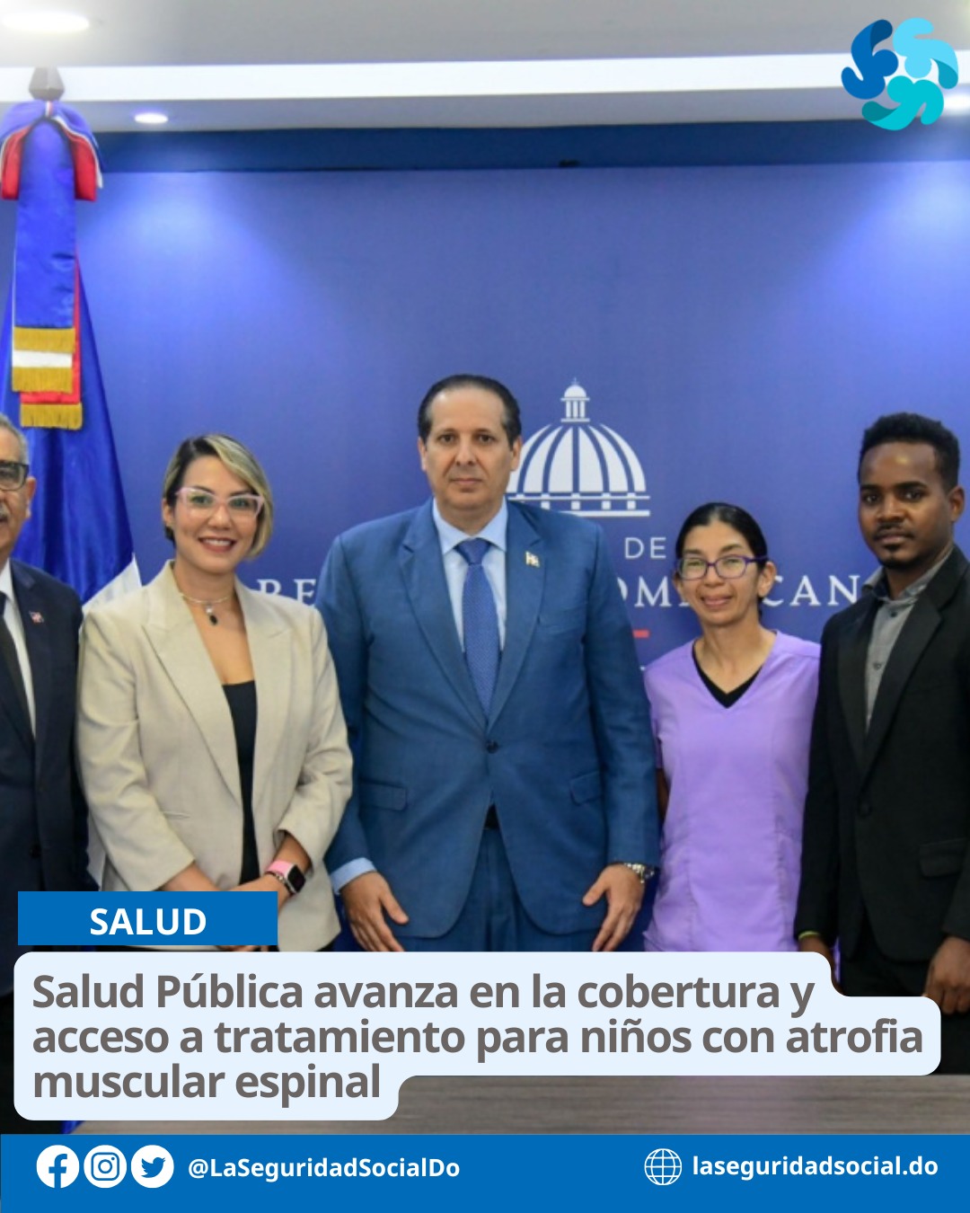 El Ministerio de Salud Pública informó que ya dispone de 12 dosis para comenzar la entrega de medicamentos a niños diagnosticados con atrofia muscular espinal.
La institución también gestiona la adquisición de otras 70 dosis, con las que busca garantizar la continuidad del tratamiento durante el año mediante el Programa de Medicamentos de Alto Costo.
El Gobierno había anunciado anteriormente la incorporación del Risdiplam, conocido comercialmente como Evrysdi, al catálogo terapéutico del programa y la disponibilidad de RD$300 millones para financiar la cobertura de los pacientes incluidos.
Los expedientes serán revisados individualmente y las entregas se realizarán conforme a las indicaciones de los especialistas. Salud Pública también solicitó evaluar la eventual incorporación del medicamento al catálogo de la seguridad social como una solución de cobertura permanente.
Leer más en https://laseguridadsocial.do/salud-publica-avanza-en-la-cobertura-y-acceso-a-tratamiento-para-ninos-con-atrofia-muscular-espinal/
#LaSeguridadSocialDo @LaSeguridadSocial.Do @SaludPublicaRD #SaludPublica #AtrofiaMuscularEspinal #AME #SaludInfantil #EnfermedadesRaras #MedicamentosDeAltoCosto #RepublicaDominicana El Ministerio de Salud Pública informó que ya dispone de 12 dosis para comenzar la entrega de medicamentos a niños diagnosticados con atrofia muscular espinal.
La institución también gestiona la adquisición de otras 70 dosis, con las que busca garantizar la continuidad del tratamiento durante el año mediante el Programa de Medicamentos de Alto Costo.
El Gobierno había anunciado anteriormente la incorporación del Risdiplam, conocido comercialmente como Evrysdi, al catálogo terapéutico del programa y la disponibilidad de RD$300 millones para financiar la cobertura de los pacientes incluidos.
Los expedientes serán revisados individualmente y las entregas se realizarán conforme a las indicaciones de los especialistas. Salud Pública también solicitó evaluar la eventual incorporación del medicamento al catálogo de la seguridad social como una solución de cobertura permanente.
Leer más en https://laseguridadsocial.do/salud-publica-avanza-en-la-cobertura-y-acceso-a-tratamiento-para-ninos-con-atrofia-muscular-espinal/
#LaSeguridadSocialDo @LaSeguridadSocial.Do @SaludPublicaRD #SaludPublica #AtrofiaMuscularEspinal #AME #SaludInfantil #EnfermedadesRaras #MedicamentosDeAltoCosto #RepublicaDominicana