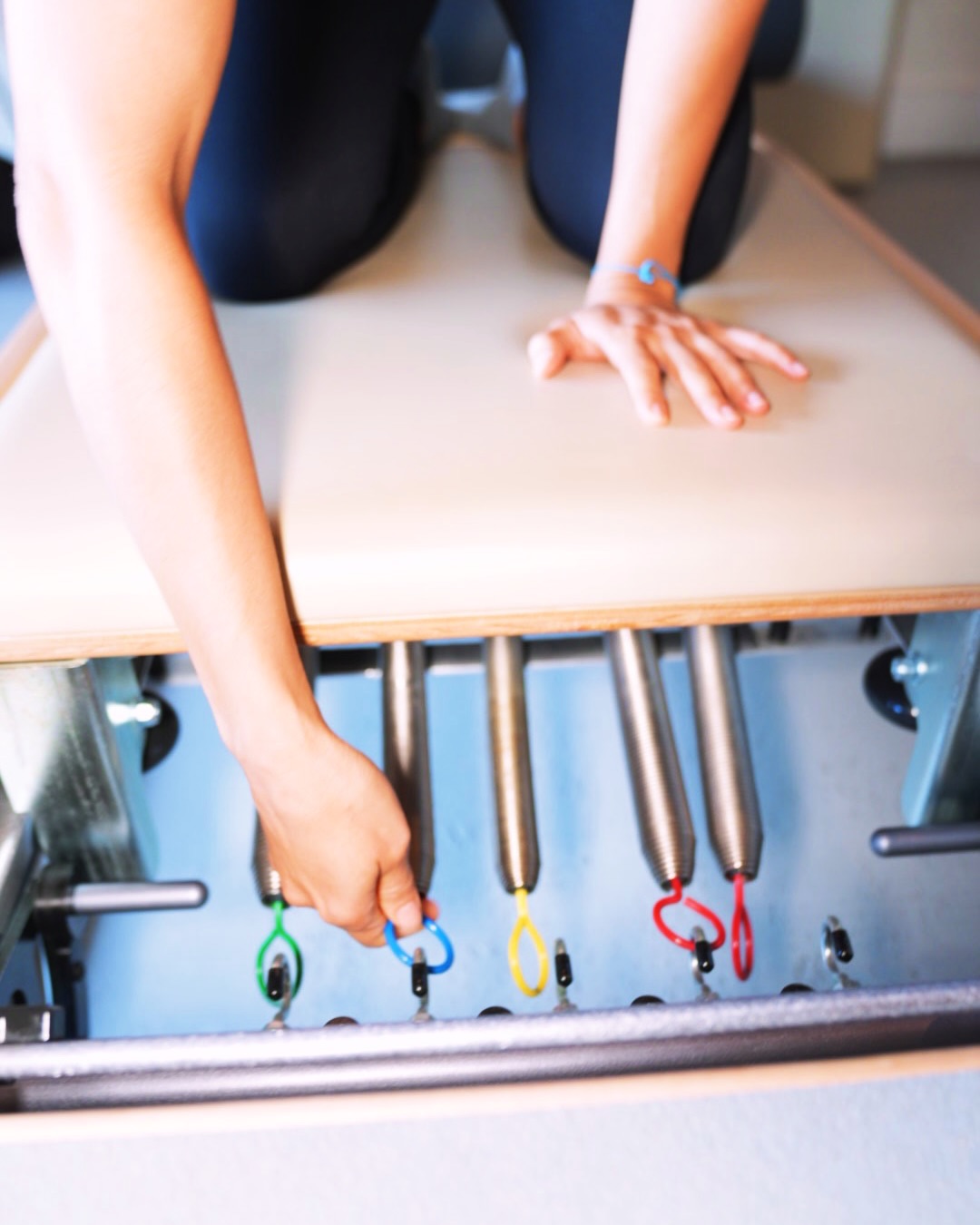 MOVE — SHARE — EVOLVE ✨
At AIM – Art In Movement, we believe movement isn’t just something you do, it’s something that becomes part of who you are. 🧠💪💫
And because your journey matters, we want your feedback!
Tell us how you feel, what’s changing, what you love, and what we can do better. 🗣️🤸♀️
Your voice helps us improve, grow, and create the best experience for YOU.
Let’s keep moving — together. 🧡
👇 Drop your thoughts, send a message, or tell your instructor after class!
#AIMCommunity #MoveWithPurpose #PilatesLife
⸻
📍ESPAÑOL — POST
MOVER — COMPARTIR — EVOLUCIONAR ✨
En AIM – Arte en Movimiento creemos que el movimiento no es algo que solo se hace, ¡es algo que se convierte en parte de tu vida! 🧠💪💫
Y porque tu proceso importa, queremos tu feedback
Cuéntanos cómo te sientes, qué ha cambiado, qué amas y qué podemos mejorar. 🗣️🤸♀️
Tu voz nos ayuda a mejorar, crecer y crear la mejor experiencia para TI.
Sigamos moviéndonos — juntos. 🧡
👇 Déjanos tu comentario, envíanos un mensaje o cuéntale a tu instructor después de clase.
AIMComunidad ArteEnMovimiento PilatesParaLaVida