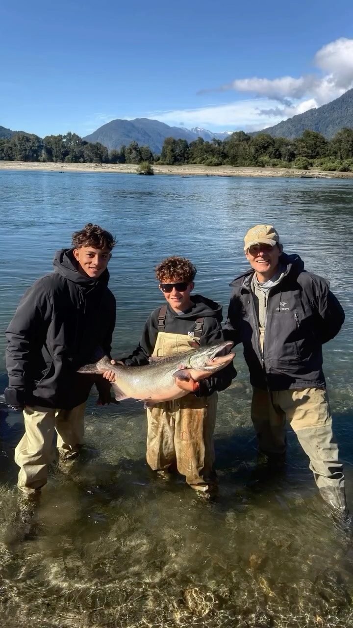 ¿Hace cuánto no te desconectas de verdad?
Río Puelo, pesca y familia 🎣💛
#riopuelo #puelo
#lugaresbonitosdechile #flyfishing #pesca